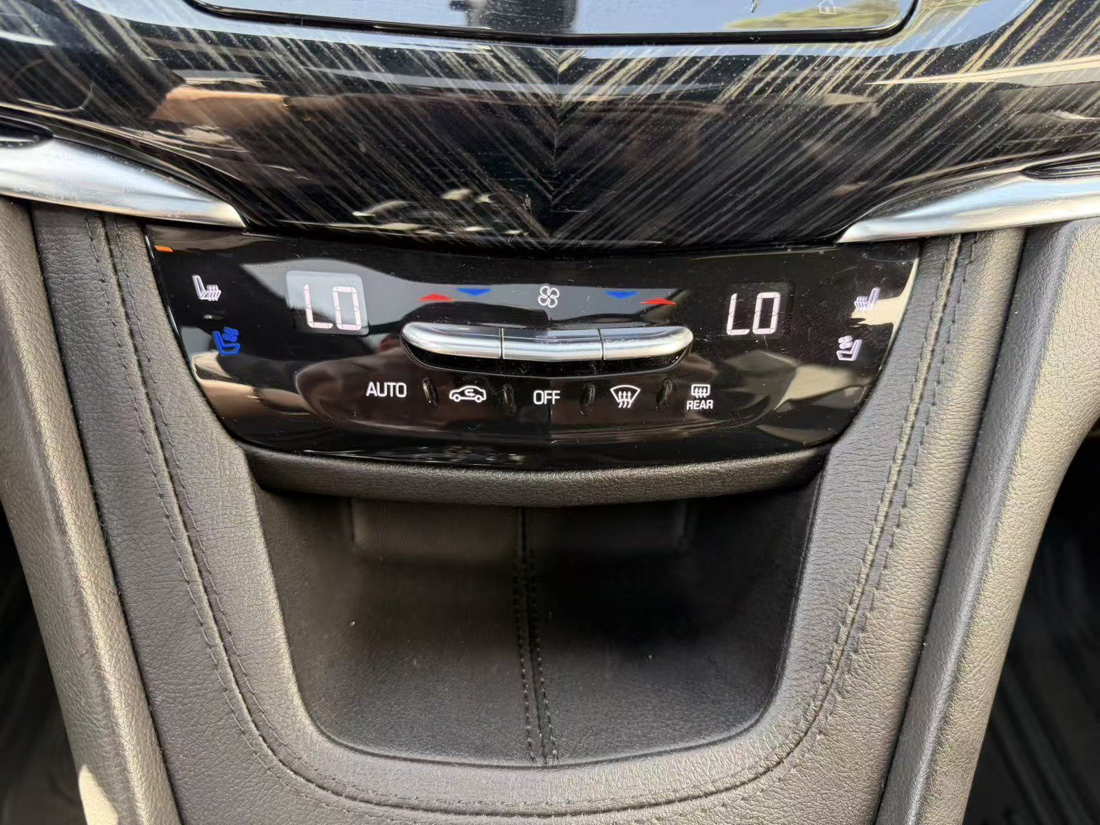 Used 2024 Cadillac XT6 Premium Luxury AWD/4WD image 14