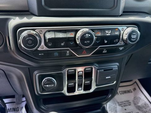 Used 2023 Jeep Wrangler Unlimited w/ Cold Weather Group AWD/4WD image 15