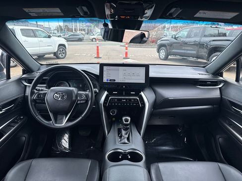 Used 2024 Toyota Venza XLE image 10