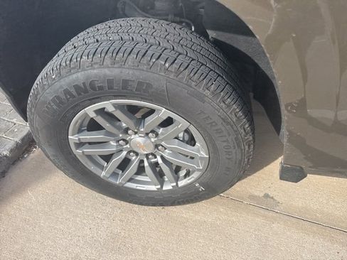 Used 2024 Chevrolet Colorado LT w/ LT Convenience Package II image 16