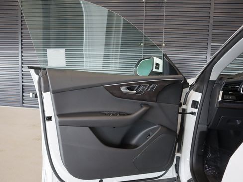 Used 2023 Audi Q8 Premium w/ Convenience Package AWD/4WD image 29