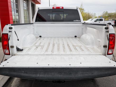 Used 2017 RAM 2500 SLT w/ Luxury Group AWD/4WD image 5