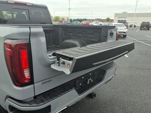 Certified 2024 GMC Sierra 1500 AT4 w/ AT4 Premium Package AWD/4WD image 7