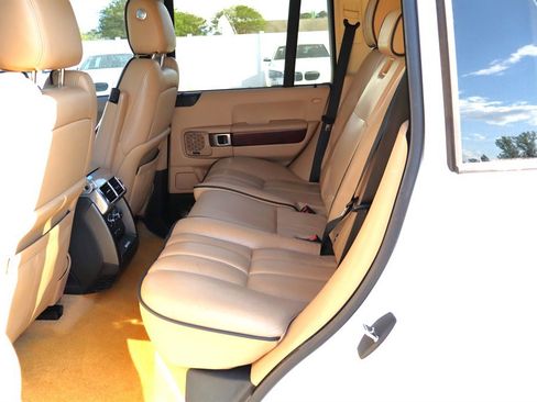 Used 2011 Land Rover Range Rover HSE LUX image 18