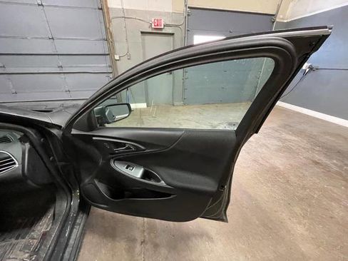 Used 2017 Chevrolet Malibu Hybrid w/ Driver Confidence Package image 28