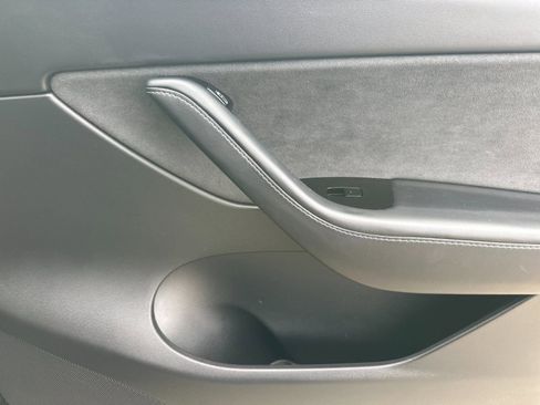 Used 2020 Tesla Model Y Long Range image 19