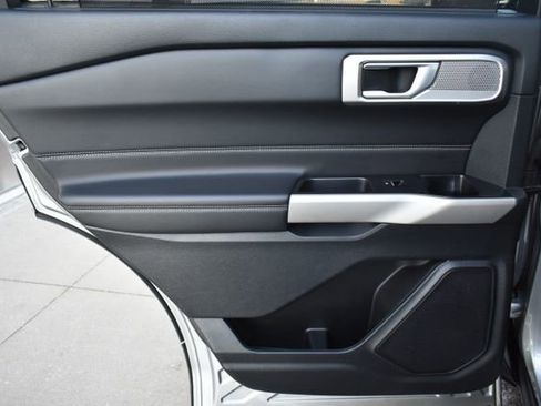 Used 2024 Ford Explorer Limited image 36