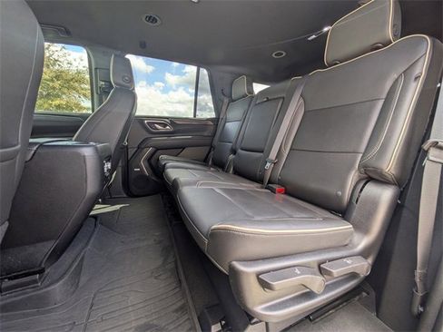 Used 2022 GMC Yukon SLT w/ SLT Luxury Package image 14