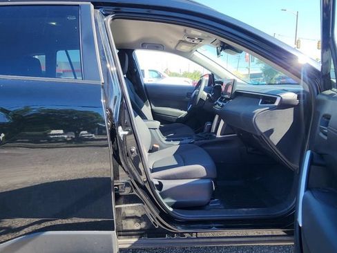 Used 2025 Toyota Corolla Cross LE FWD image 9