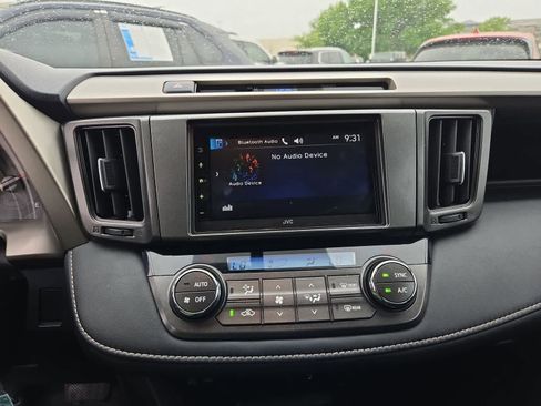 Used 2014 Toyota RAV4 XLE image 28