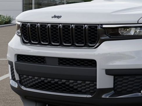 New 2025 Jeep Grand Cherokee L Altitude AWD/4WD image 11