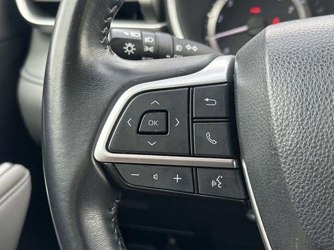 Used 2023 Toyota Highlander XLE image 24