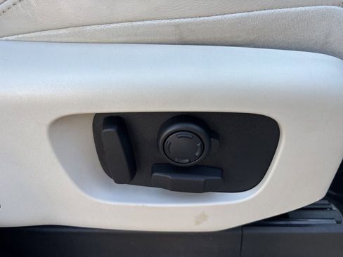 Used 2018 Land Rover Discovery HSE image 38