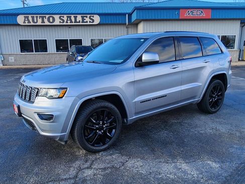 Used 2020 Jeep Grand Cherokee Altitude image 2