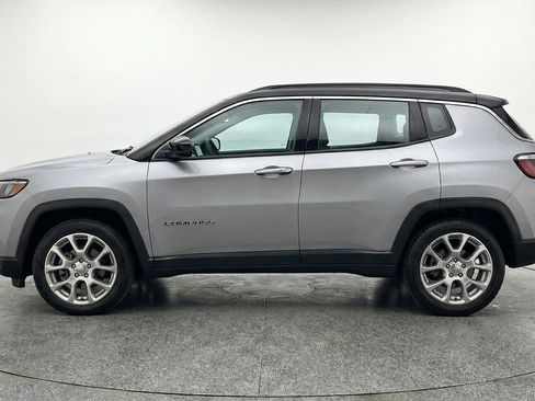 Used 2025 Jeep Compass Limited image 5