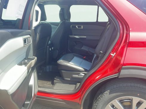 Used 2023 Ford Explorer XLT w/ Equipment Group 202A AWD/4WD image 11