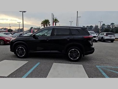 Used 2024 Nissan Rogue SV w/ SV Premium Package image 25