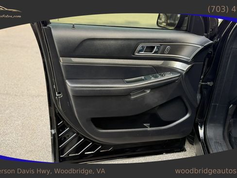 Used 2018 Ford Explorer XLT w/ Equipment Group 202A AWD/4WD image 9