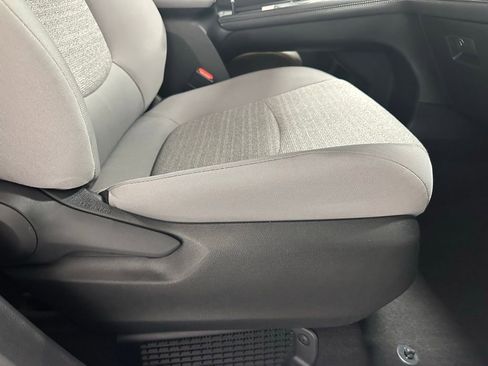 Used 2025 Toyota Sienna LE image 63