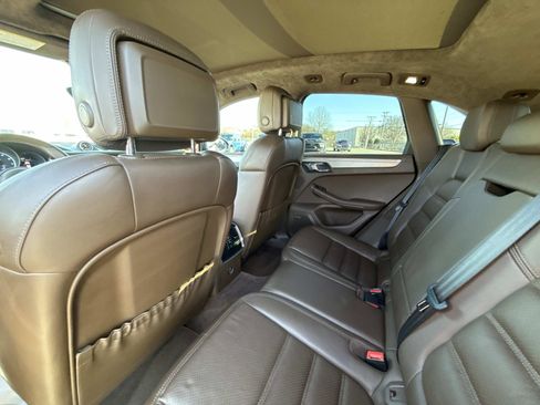 Used 2017 Porsche Macan Turbo image 18
