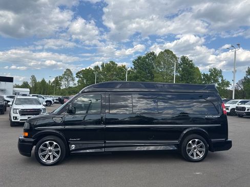 Used 2017 GMC Savana 2500 Extended RWD image 2