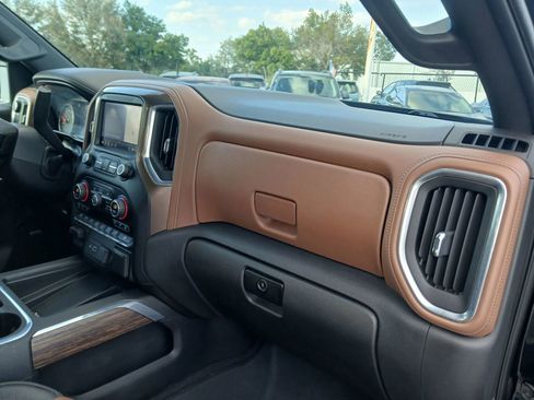 Used 2019 Chevrolet Silverado 1500 High Country w/ Technology Package image 16