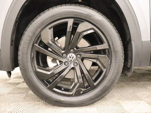 Used 2023 Volkswagen Atlas SE w/ Panoramic Sunroof Package FWD image 6