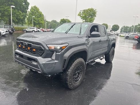 Used 2025 Toyota Tacoma TRD Off-Road AWD/4WD image 10