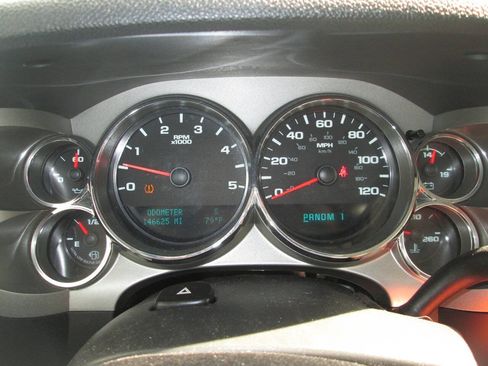 Used 2011 Chevrolet Silverado 2500 LT w/ Interior Plus Package AWD/4WD image 12