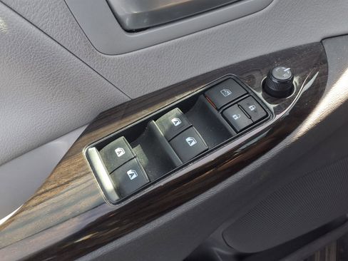 Used 2017 Toyota Sienna XLE Premium image 17