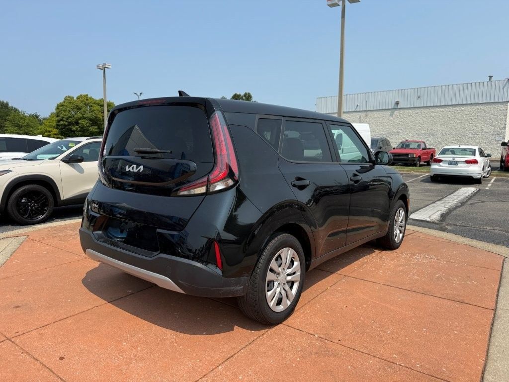 Used 2023 Kia Soul LX FWD image 6