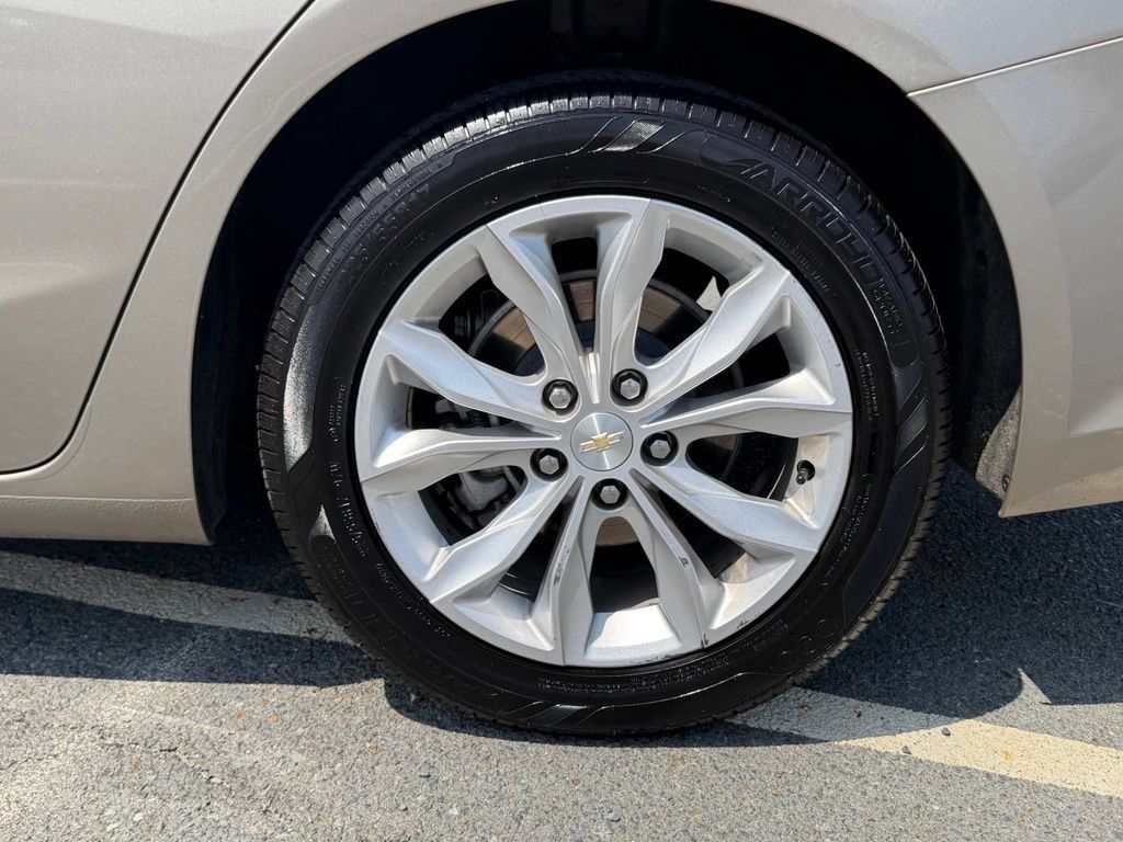 Used 2023 Chevrolet Malibu LT FWD image 11