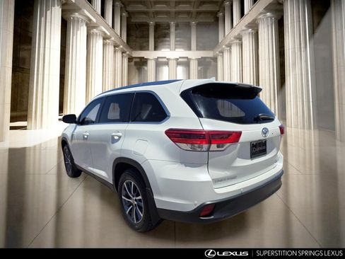 Used 2019 Toyota Highlander XLE AWD/4WD image 6