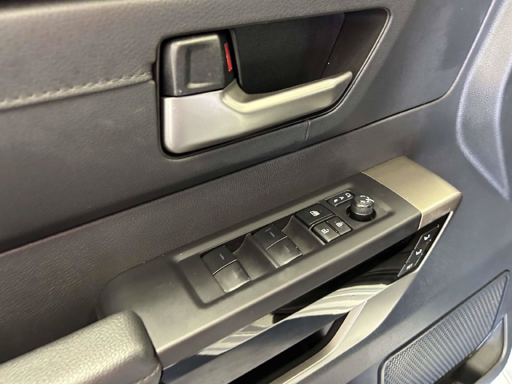 Used 2025 Toyota Tundra Limited AWD/4WD image 18