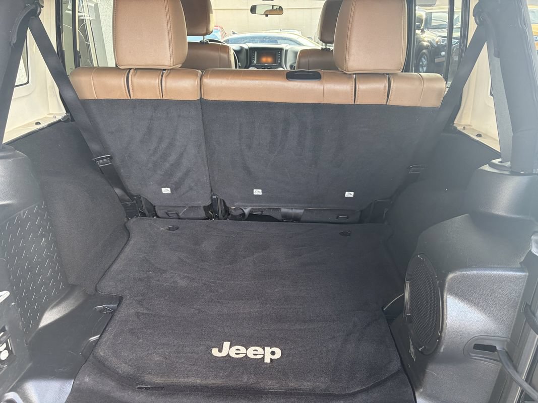 Used 2011 Jeep Wrangler Unlimited Rubicon w/ Connectivity Group AWD/4WD image 24