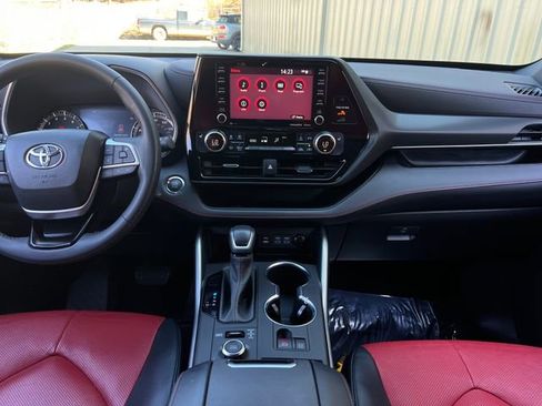 Used 2022 Toyota Highlander XSE image 16