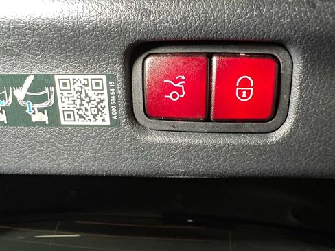 Used 2025 Mercedes-Benz C 300 C 300 image 16