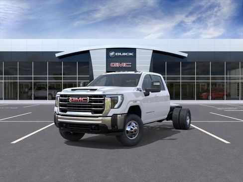 New 2026 GMC Sierra 3500 SLE w/ SLE Convenience Package image 8