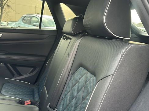 Used 2025 Volkswagen Atlas Cross Sport SEL Premium R-Line image 30