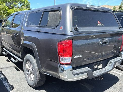 Used 2016 Toyota Tacoma SR5 w/ SR5 Appearance Package (DN) AWD/4WD image 3