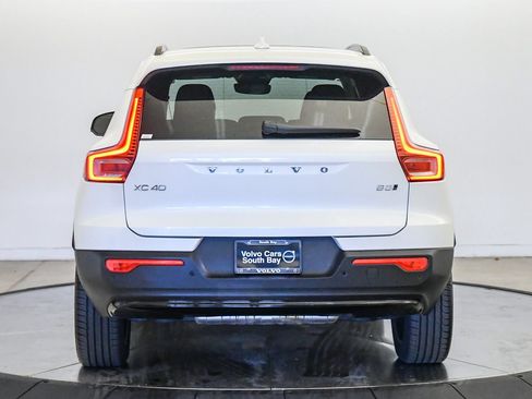 Certified 2026 Volvo XC40 B5 Plus AWD/4WD image 3