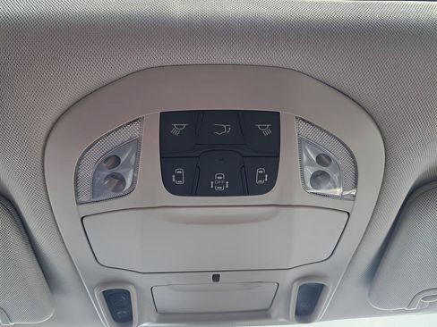 Used 2024 Chrysler Pacifica Limited FWD image 32