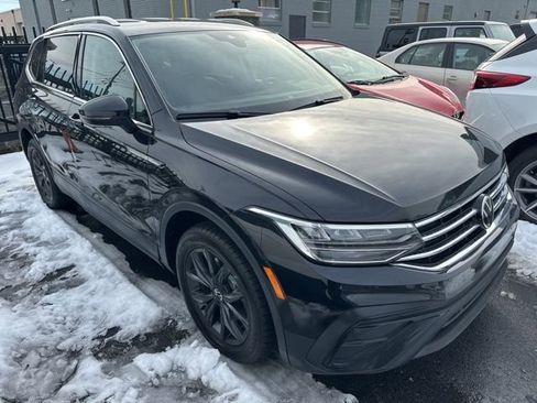 Used 2024 Volkswagen Tiguan SE image 1