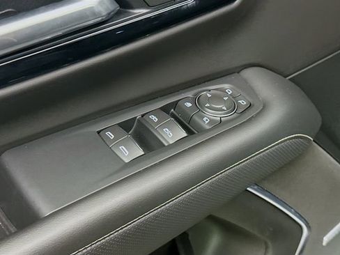 Used 2025 Chevrolet Tahoe Premier AWD/4WD image 20