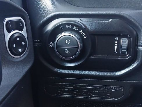 Used 2026 Jeep Gladiator Sport AWD/4WD image 12