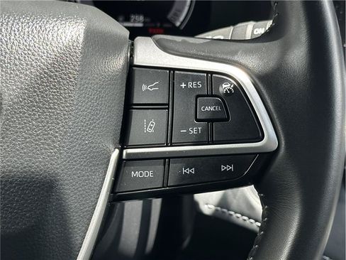 Used 2025 Toyota Highlander XSE AWD/4WD image 24