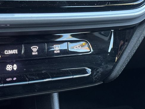 Used 2023 Chevrolet Bolt LT FWD image 29