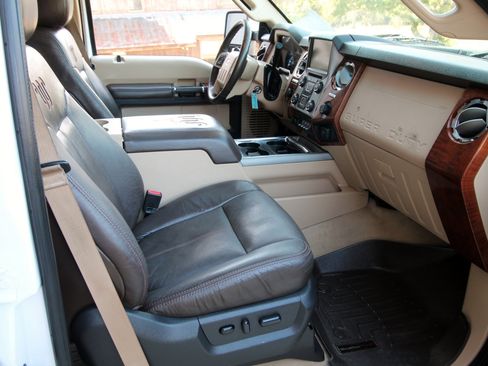 Used 2016 Ford F250 King Ranch w/ FX4 Off-Road Package image 39