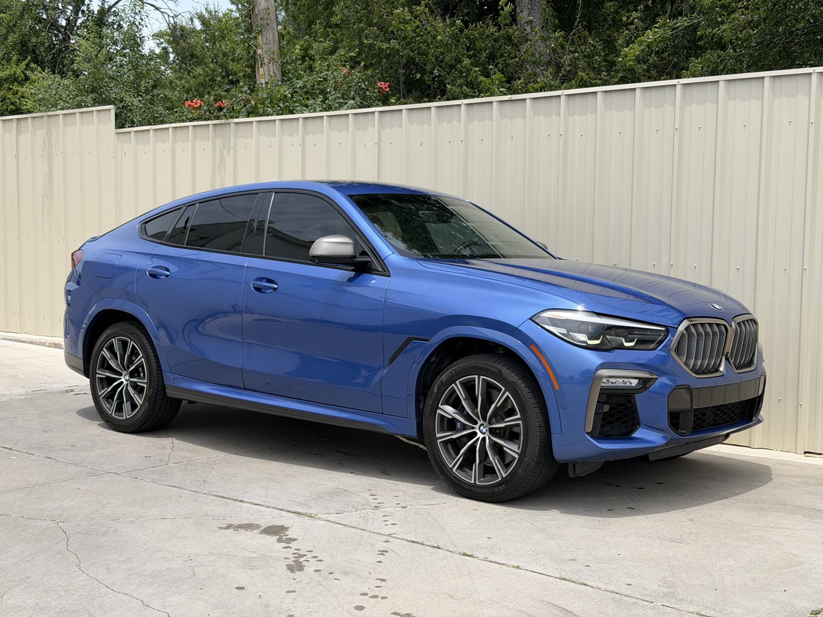 Used 2020 BMW X6 M50i w/ Premium Package AWD/4WD image 3
