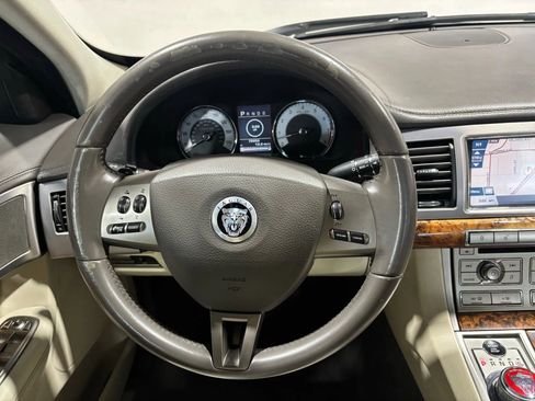 Used 2010 Jaguar XF Premium image 13